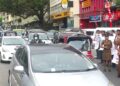 විදුලිබල මණ්ඩල සේවකයින්ගේ විරෝධතාවය නිසා කොළඹ මධ්යම මාර්ගවල දැඩි රථවාහන තදබදය