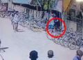 පාසලකදී ගුරුවරයෙකුට තියුණු ආයුධයකින් පහරදීම CCTV දර්ශනවල