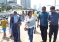 අමරකීර්ති අතුකෝරළගේ ඝාතන නඩුවේ විත්තිකරුවන්ගේ ඥාතීන් ජනපති ලේකම් කාර්යාලයට එයි